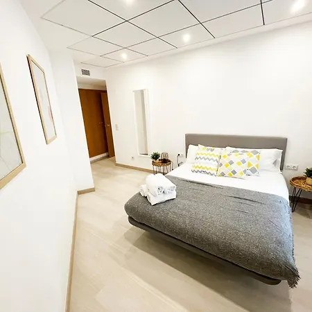 Novedad Avenida Puente Del Pilar Apartman *