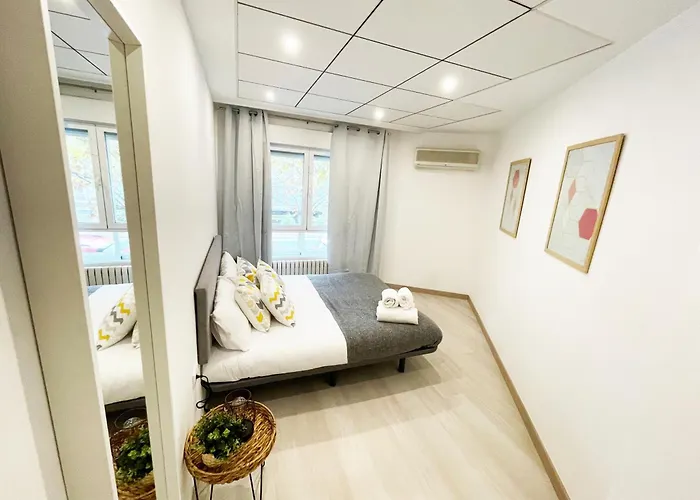 Novedad Avenida Puente Del Pilar Lägenhet *