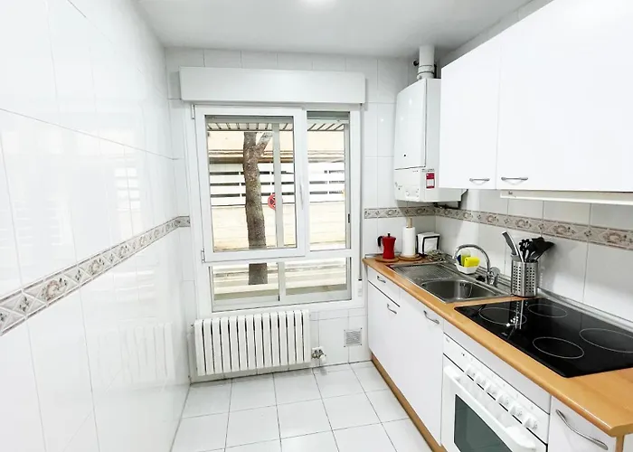 Novedad Avenida Puente Del Pilar Lägenhet *